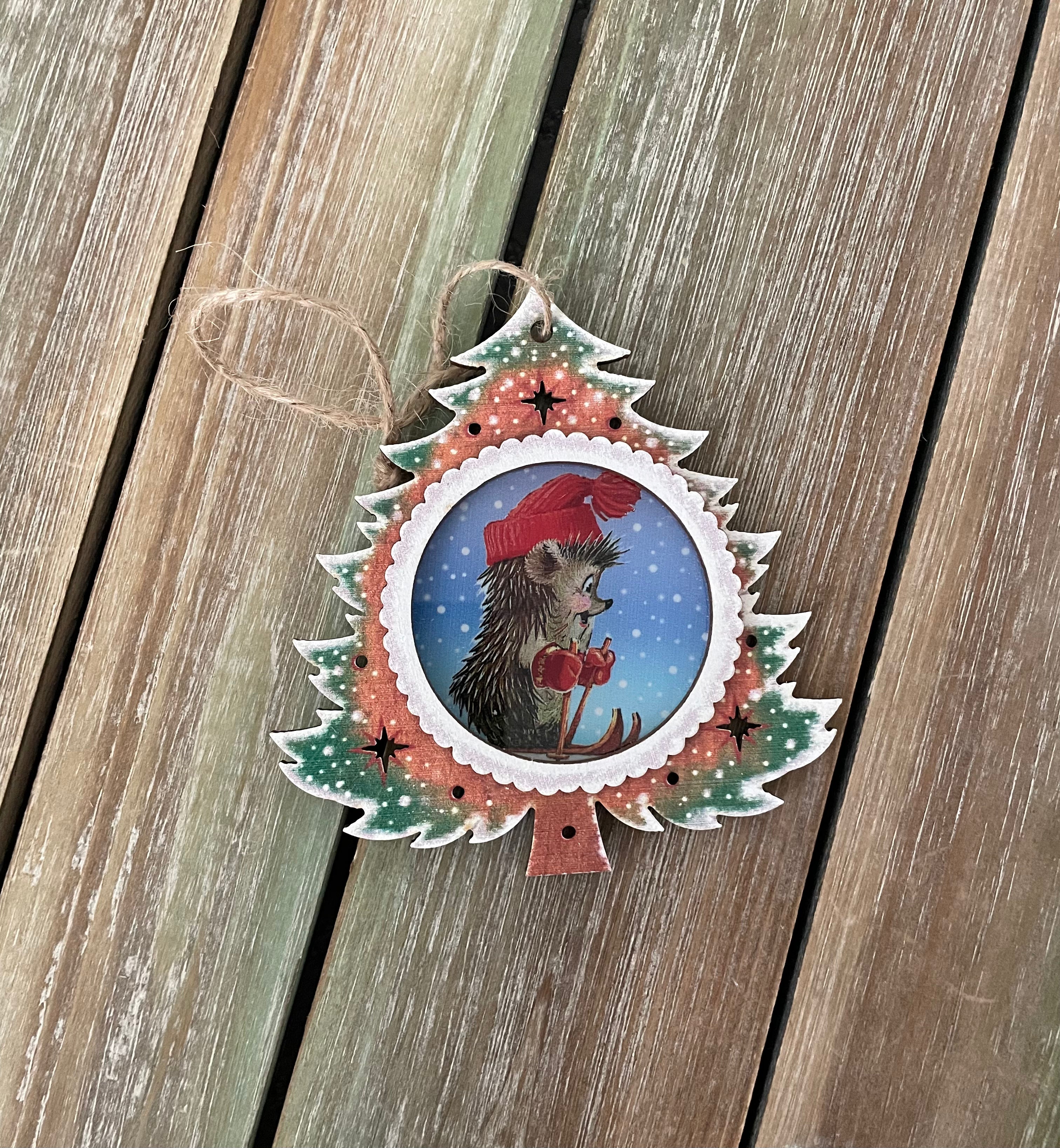 Деревянная игрушка. Ёлка с ёжиком ( Зарубин В. И.)