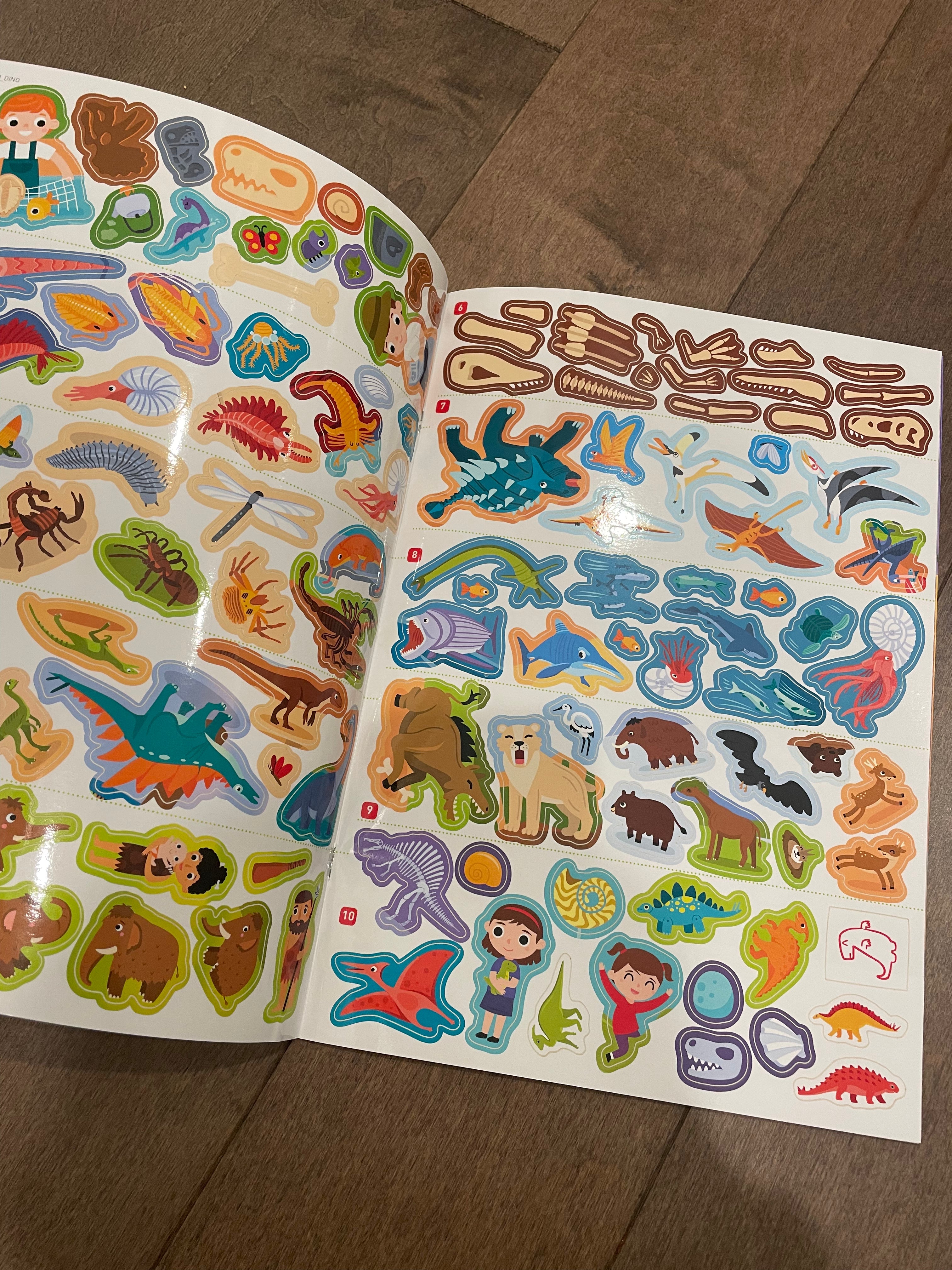 100 многоразовых наклеек «Динозавры»