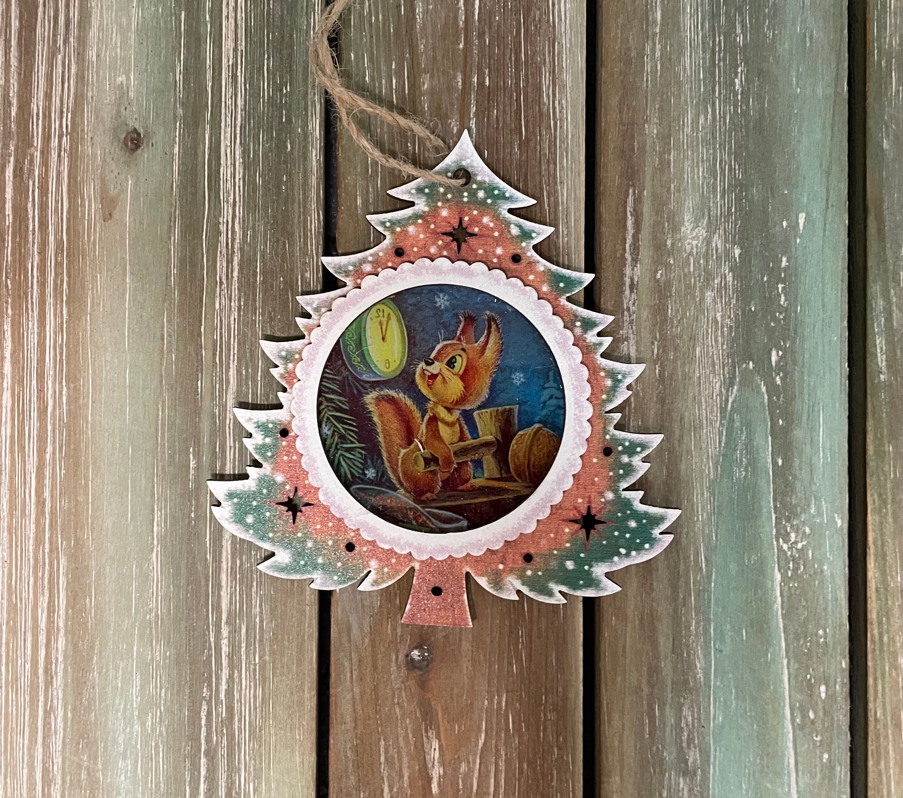 Деревянная игрушка. Ёлка с белкой ( Зарубин В. И.)