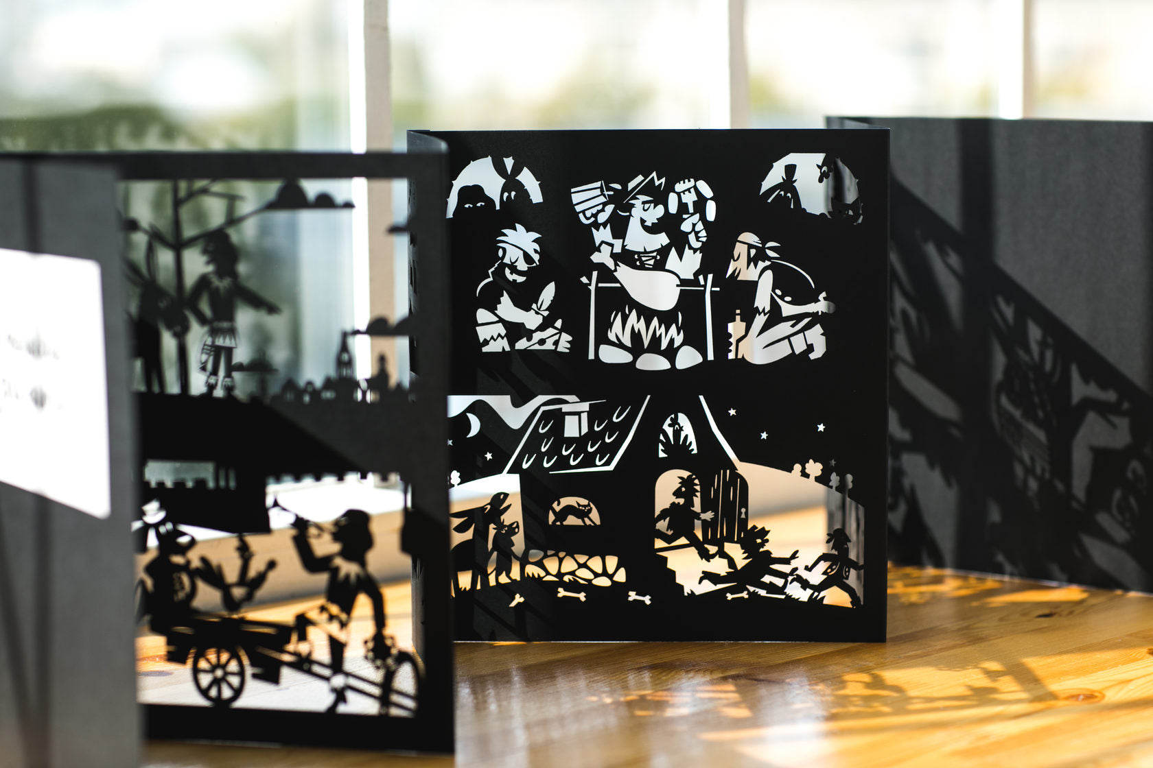 Подарочный набор театр теней Брeменские музыканты. Братья Гримм